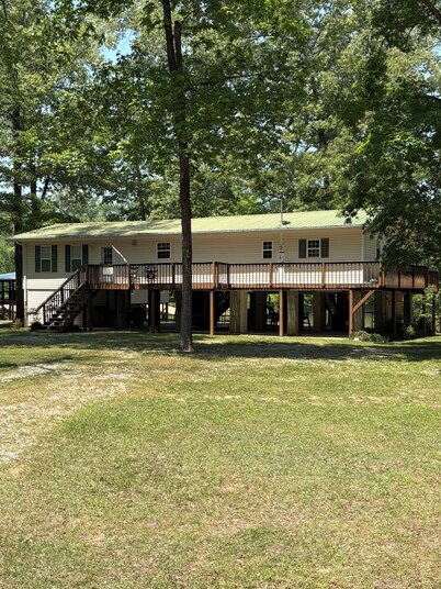 3-bedroom cabin in soothing Greensboro with cool AC breeze