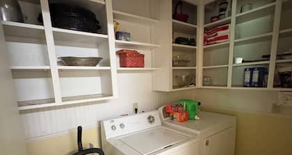 3-bedroom cabin in soothing Greensboro with cool AC breeze