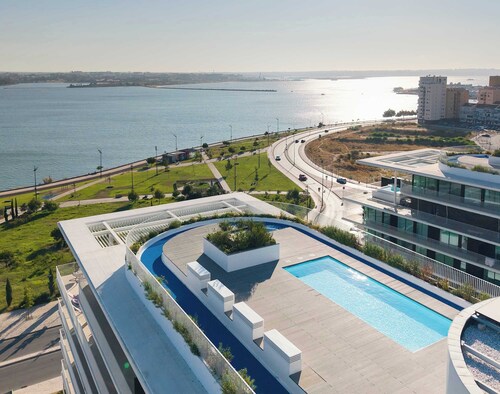 Sky Pool Luxury by Portugal Active