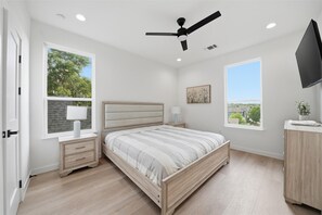 Tabla de planchar con plancha, Internet, ropa de cama