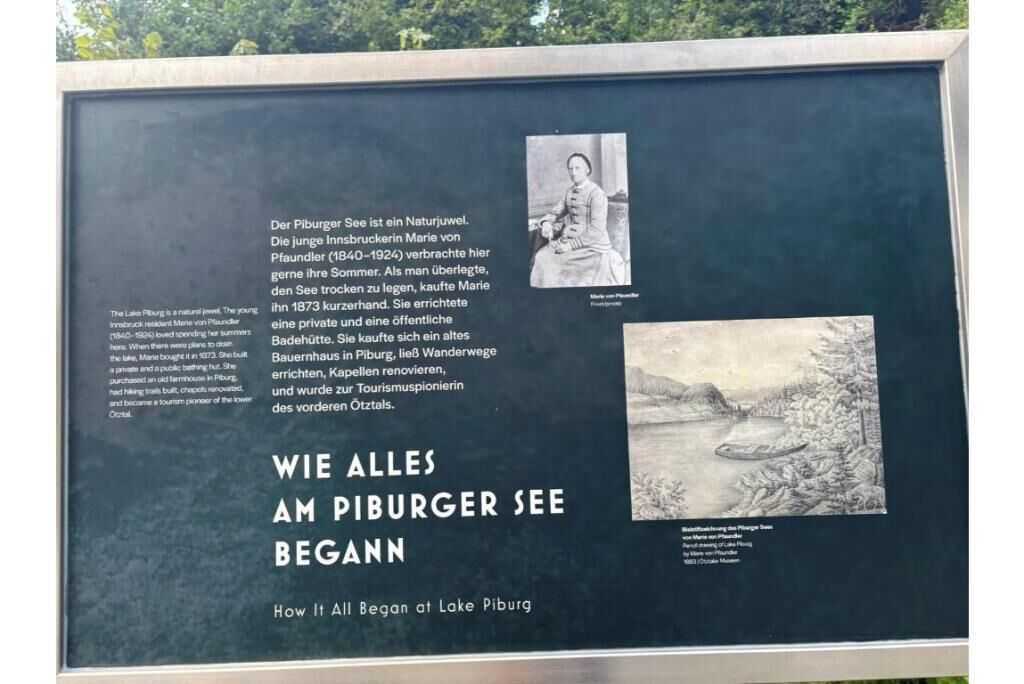 Un cartel histórico con texto y dos fotografías blanco y negro.