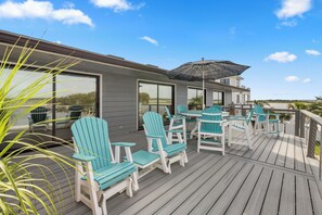 Outdoor dining - Luxury Waterfront Retreat - Pool, Hot Tub & Breathtaking Sunsets - Sleeps 12 (St. Augustine)