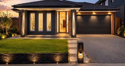 Spacious 4-bedroom Family Home in Manor Lakes