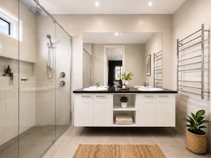 Unclassified image, 5 of 21, button - Spacious 4-bedroom Family Home in Manor Lakes (Melbourne)