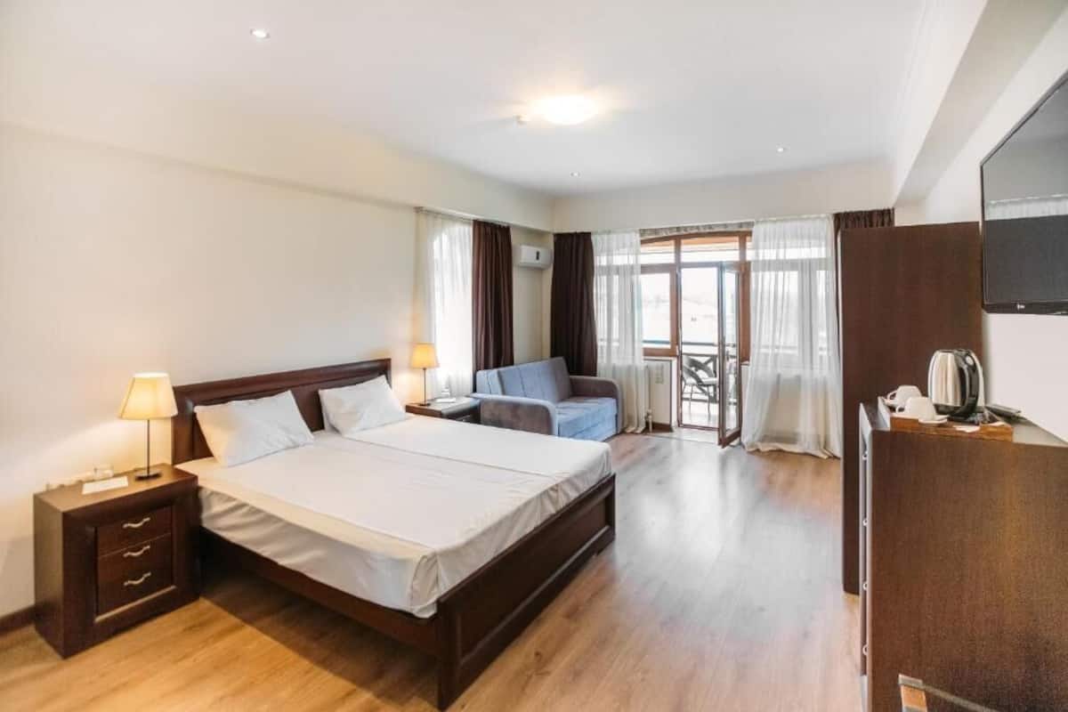 Suite, Balcony, Garden View