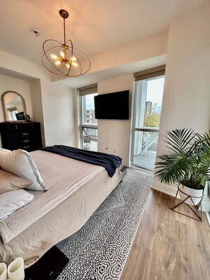 2 bedrooms, iron/ironing board, WiFi, bed sheets - Urban Chic - Perfectly placed boutique condo in the heart of Fashion District (Toronto)
