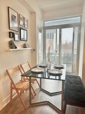 Dining - Urban Chic - Perfectly placed boutique condo in the heart of Fashion District (Toronto)