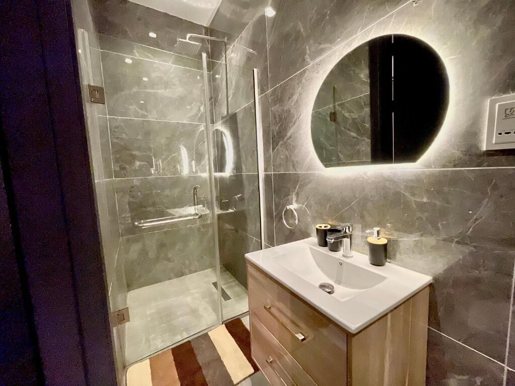 Economy Room, Balcony, City View | Bathroom