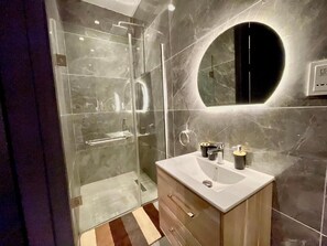 Bathroom - Chillers By New Yorker (Jos)