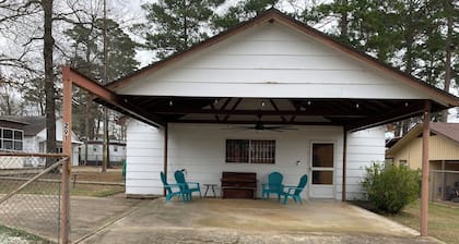 Lucky Lure Lodge, sleeps 6, near Big Bass Marina