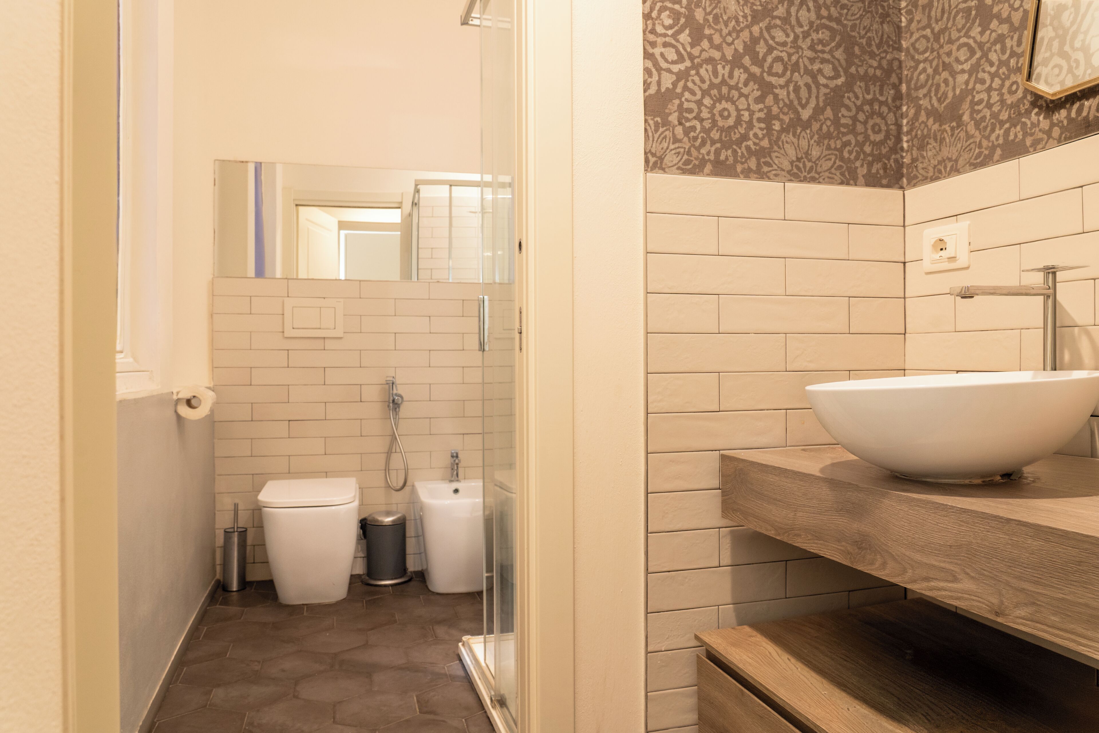 Apartamento de lujo | Baño | Secador de pelo, toallas, jabón y champú