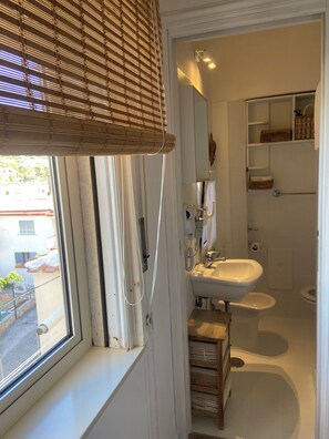 Bathroom - Vrbo Property (Bacoli)