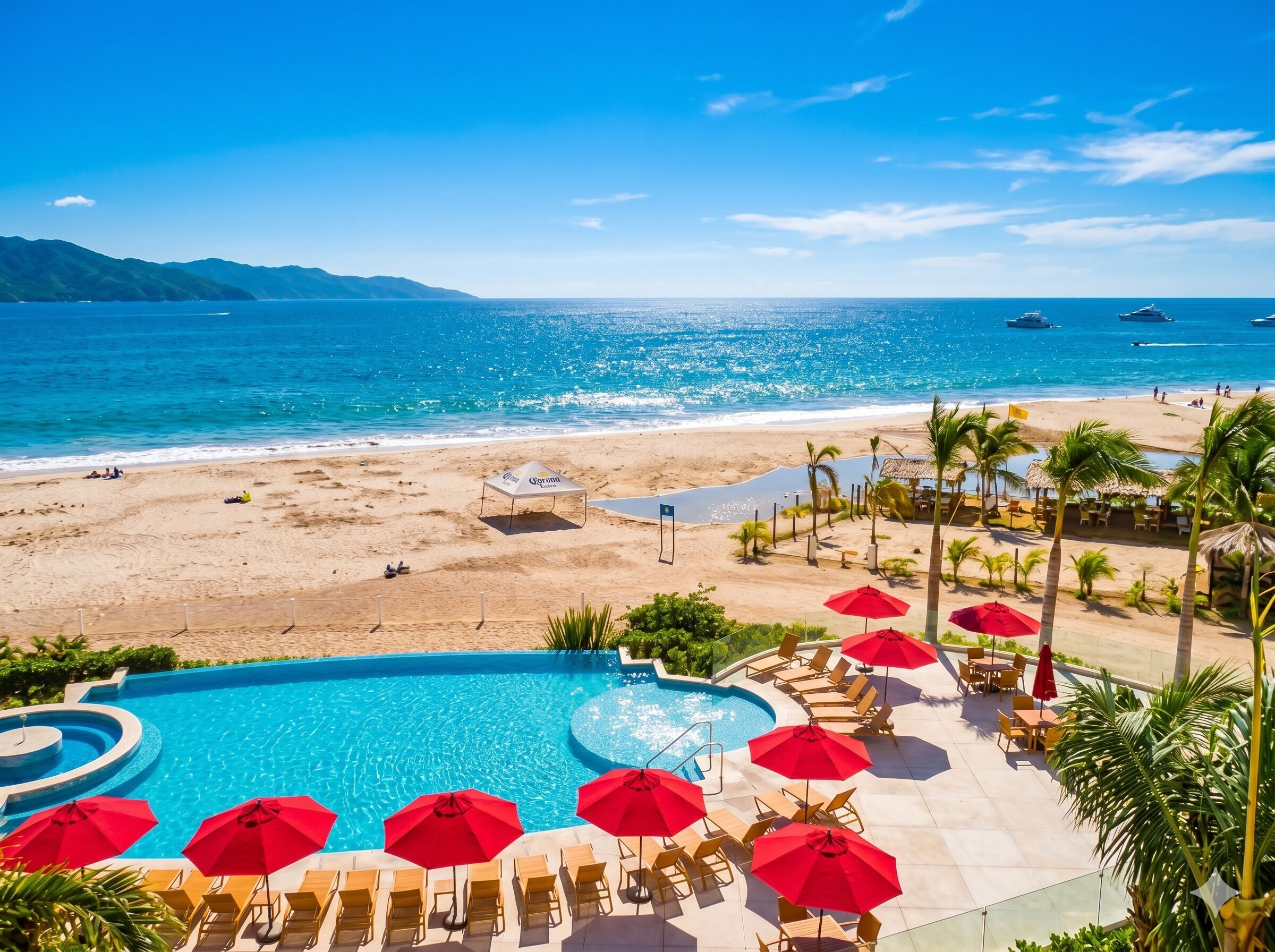 Une piscine d’hôtel entourée de chaises longues et de parasols, une plage offrant une vue dégagée sur l’océan, et des yachts visibles au loin.