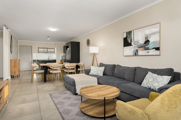 House - Modern Century City 2 bed Communal Pool Braai (Cape Town)