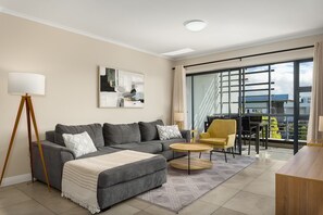 House - Modern Century City 2 bed Communal Pool Braai (Cape Town)