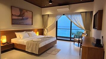 In-room safe, desk, laptop workspace, free WiFi