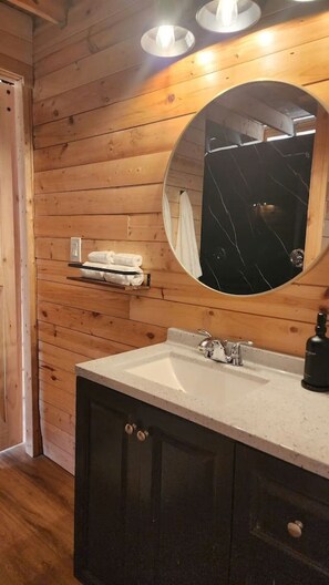 Bathroom - Paradise - Honey, I`m dome (Paradise)