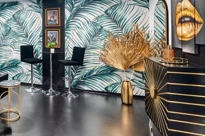 Interior - Palm Royale - Resort-style living in Palm Springs! (Palm Springs)