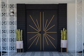 Exterior detail - Palm Royale - Resort-style living in Palm Springs! (Palm Springs)