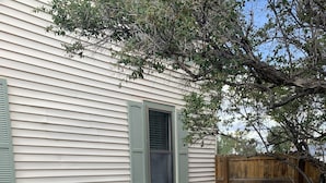 Unclassified image, 5 of 32, button - Adorable 4-bedroom house in Saratoga. Perfect for families or larger groups. (Saratoga)