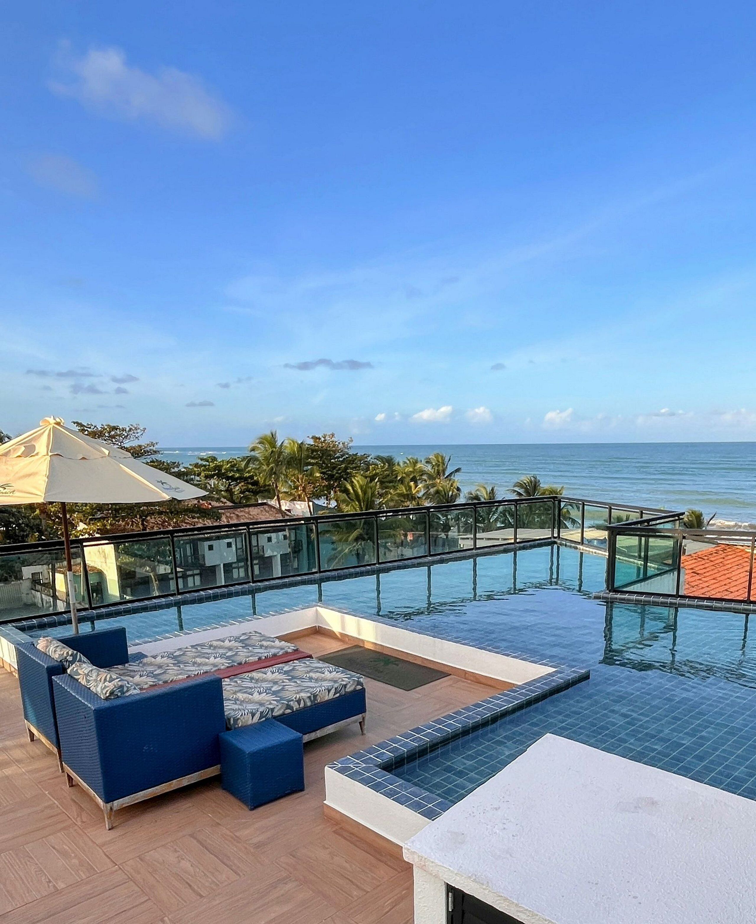 2 outdoor pools