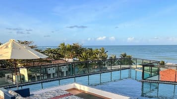 2 outdoor pools