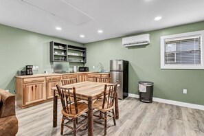 Dining - Cozy Creekside Studio (Cosby)