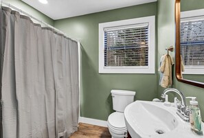 Hair dryer, towels, soap, toilet paper - Cozy Creekside Studio (Cosby)