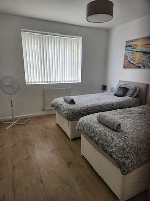 5 bedrooms, iron/ironing board, WiFi, bed sheets - Spacious 5 Double Bedroom House near Sandbanks beach, Poole Harbour, Bournemouth (Poole)