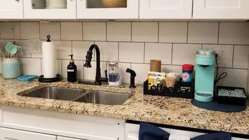 Coffee/tea maker, fridge, microwave, oven