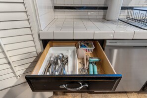 A kitchen drawer with utensils and a dish rack. - Charming 3-bedroom house in Tulsa with cool AC and comfort (Tulsa)