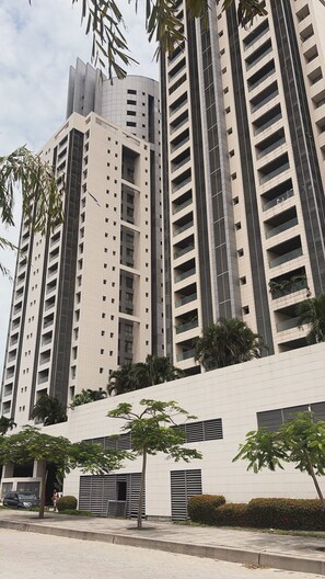 Exterior - Eko Atlantic apartment at lagos Victoria Island secured for your vacation, (Lagos)