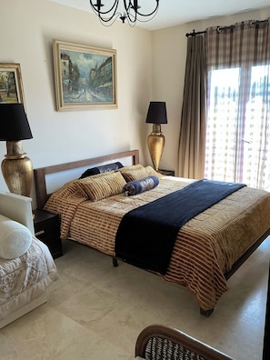 Suite Deluxe, vue plage | Fer et planche à repasser, Wi-Fi gratuit