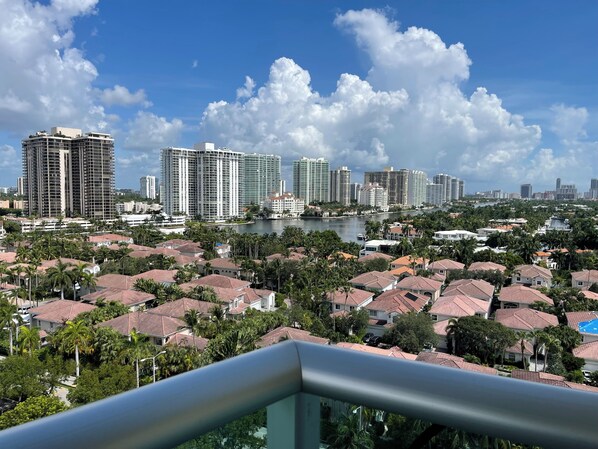 Property grounds - Wonderful Apt! 14 floor. Parking included! (Sunny Isles Beach)