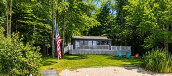The Bear Necessecity Retreat / Private Beach, Dock, Kayaks, Fire Pit, Lake Views