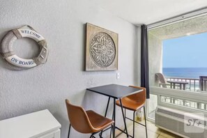 Dining - Ocean Front Coastal Condo (Daytona Beach)