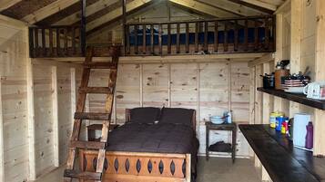 2 bedrooms, WiFi (free), bed sheets