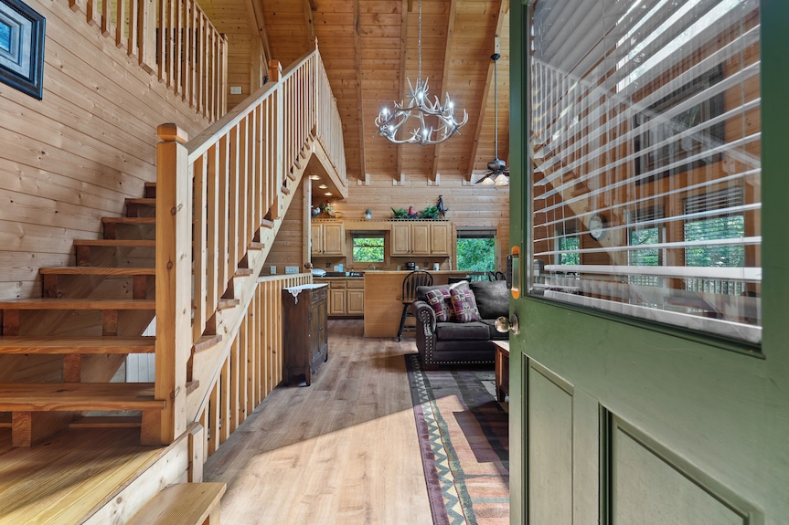 Secluded Mountain Cabin With Hot Tub, Fire Pit, Games And Views - Townsend, TN