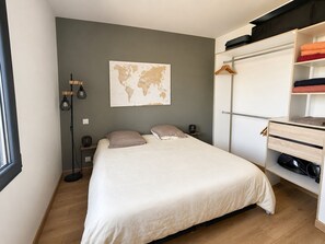 Room - Smart home, EV charging station, air-conditioned, near Cognac, sleeps 6 (Châteaubernard)