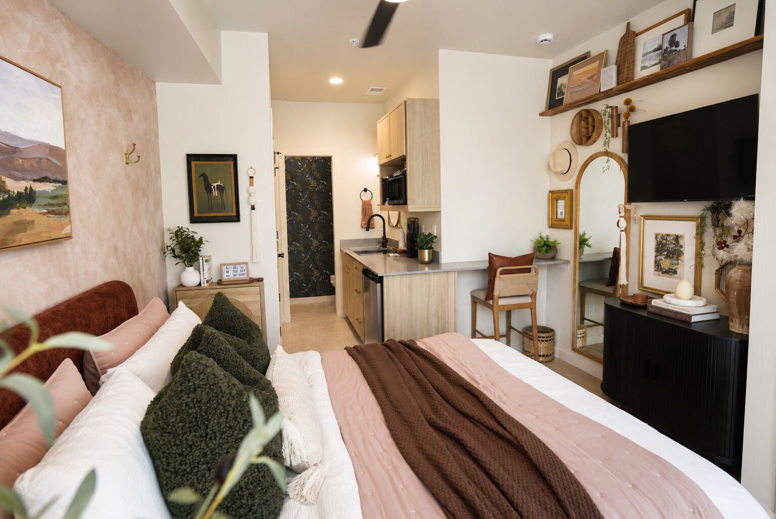 1 bedroom, in-room safe, desk, iron/ironing board