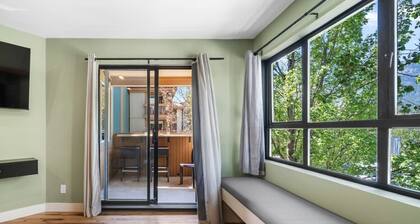Whistler Central |Free PKG&Hot Tub,Walk2Everything