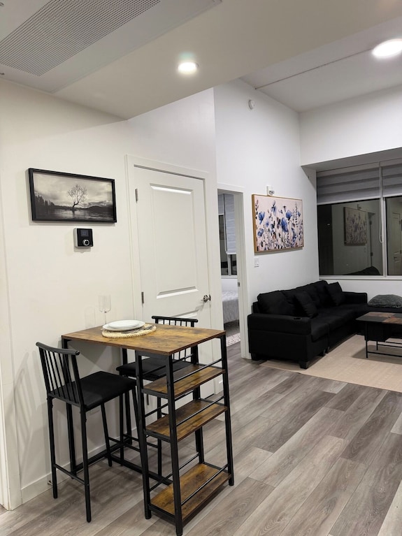 Cozy One Bedroom Apartment - Edmonton, Canada