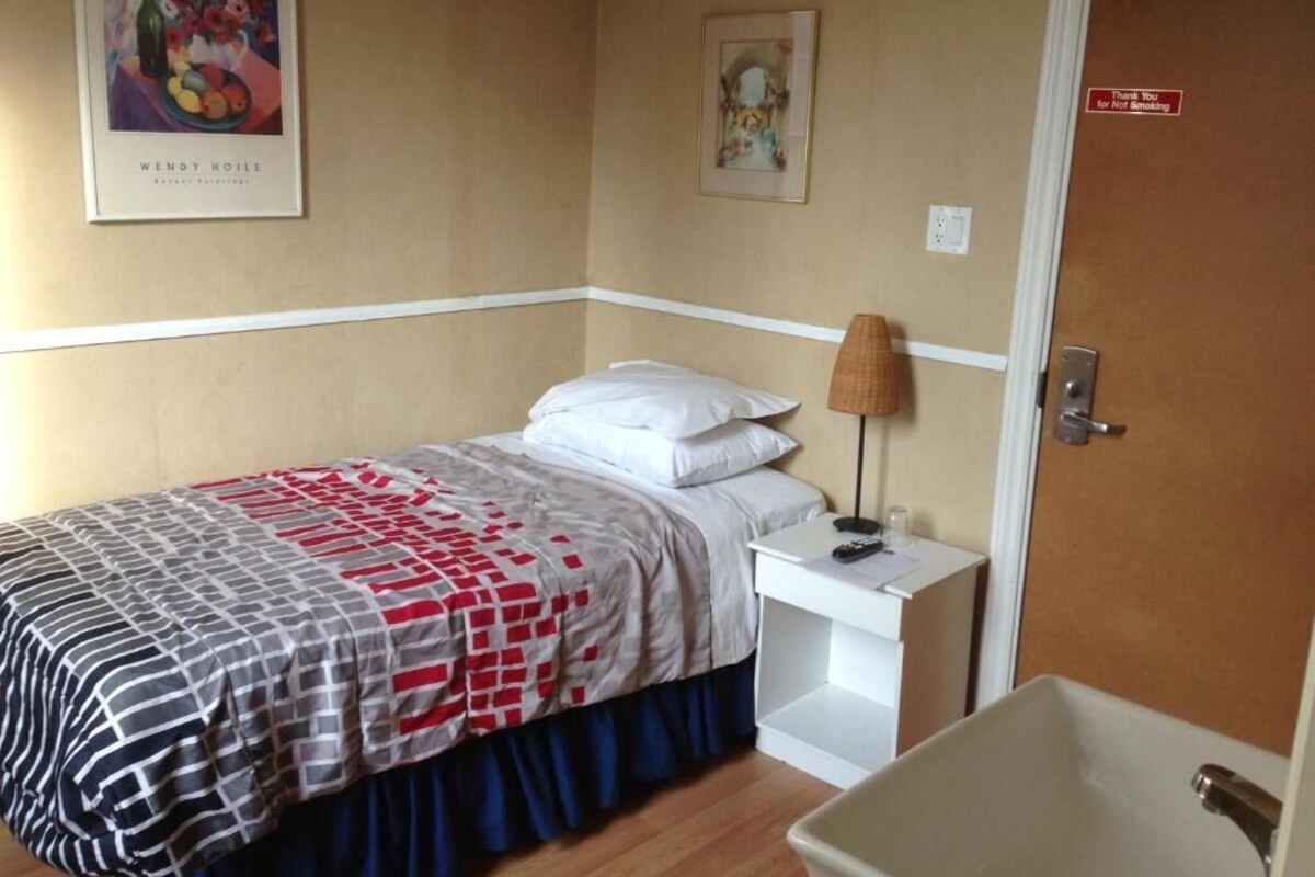 Single Room, City View