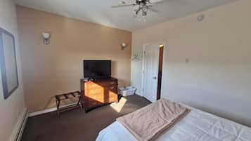 Comfort Suite, Non Smoking, Private Bathroom | Desk, laptop workspace, WiFi (free)