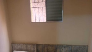 Habitación básica con 2 camas individuales