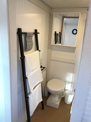 Handtücher, Seife, Shampoo, Toilettenpapier