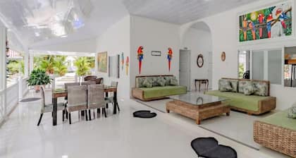 Magnífica Villa Privada con A/C, Piscina y Jacuzzi