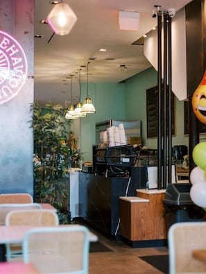 Dining - Queen West Hideaway (Toronto)