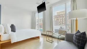 Deluxe Suite, City View