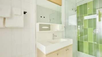 Studio, City View | Bathroom
